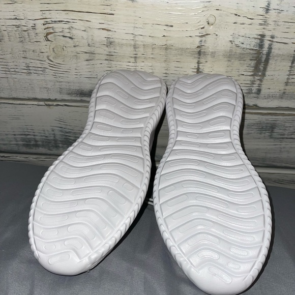 2 PAIRS OF ATHLETIC GYM SHOES! - Picture 5 of 11